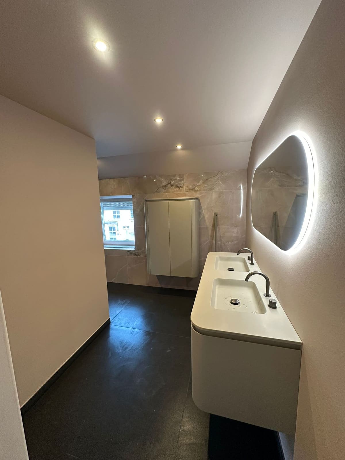 Gerenoveerde badkamer zijaanzicht